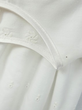 Robe blanche ajourée taille 108cm 5 ans