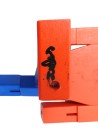 Jouet robot en bois rouge et bleu