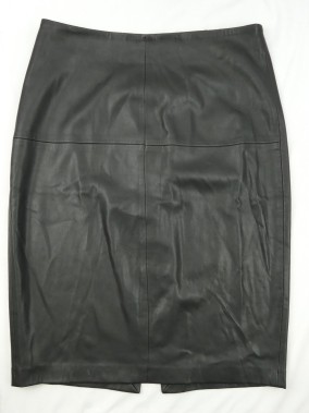 Jupe noire simili MANGO taille 40